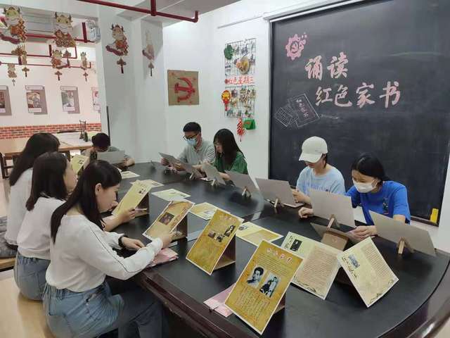 黨建引領(lǐng)法治實(shí)踐 政法學(xué)院學(xué)生黨員赴東風(fēng)路街道黨建壹號(hào)工廠開展主題黨日活動(dòng)